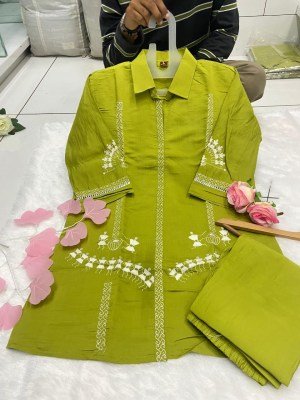 Aamavi Cross Roman Silk Ethnic Co ord Set with Cotton Lining Wholesale kurtis catalogs